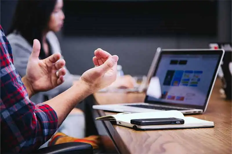 Beneficiile creării unui site web